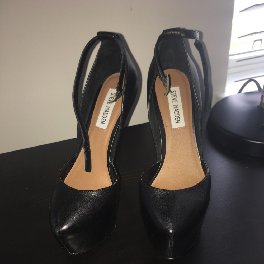 Black platform Steve Madden shoes